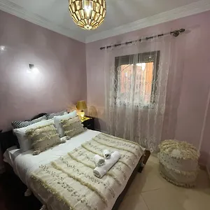  Apartment Kechdays, Near Airport